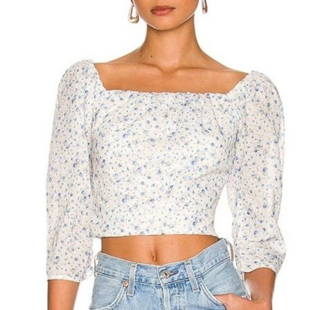 ASTR The‎ Label Top Womens M Blue Floral Milkmaid Smocked Crop Puff Sleeve